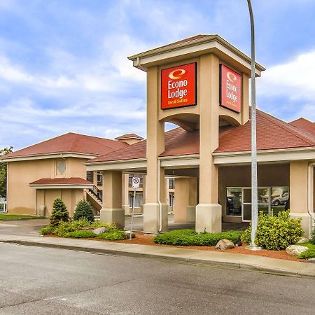 Econo Lodge Inn & Suites Летбридж Екстериор снимка