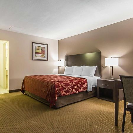 Econo Lodge Inn & Suites Летбридж Екстериор снимка