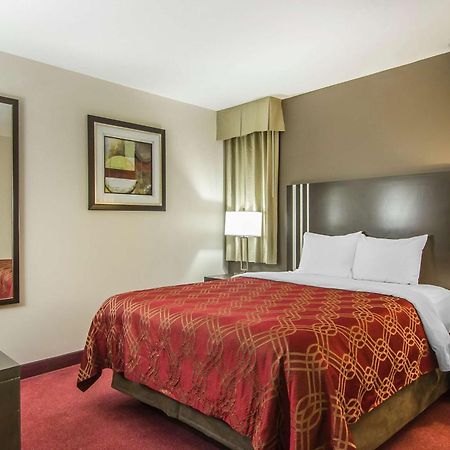 Econo Lodge Inn & Suites Летбридж Екстериор снимка