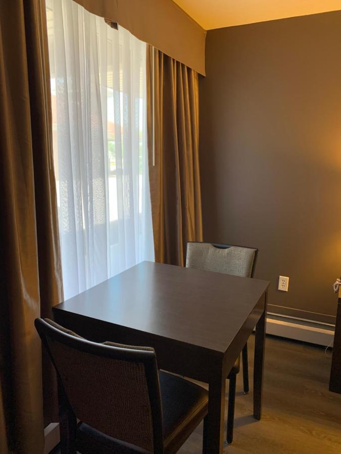Econo Lodge Inn & Suites Летбридж Екстериор снимка
