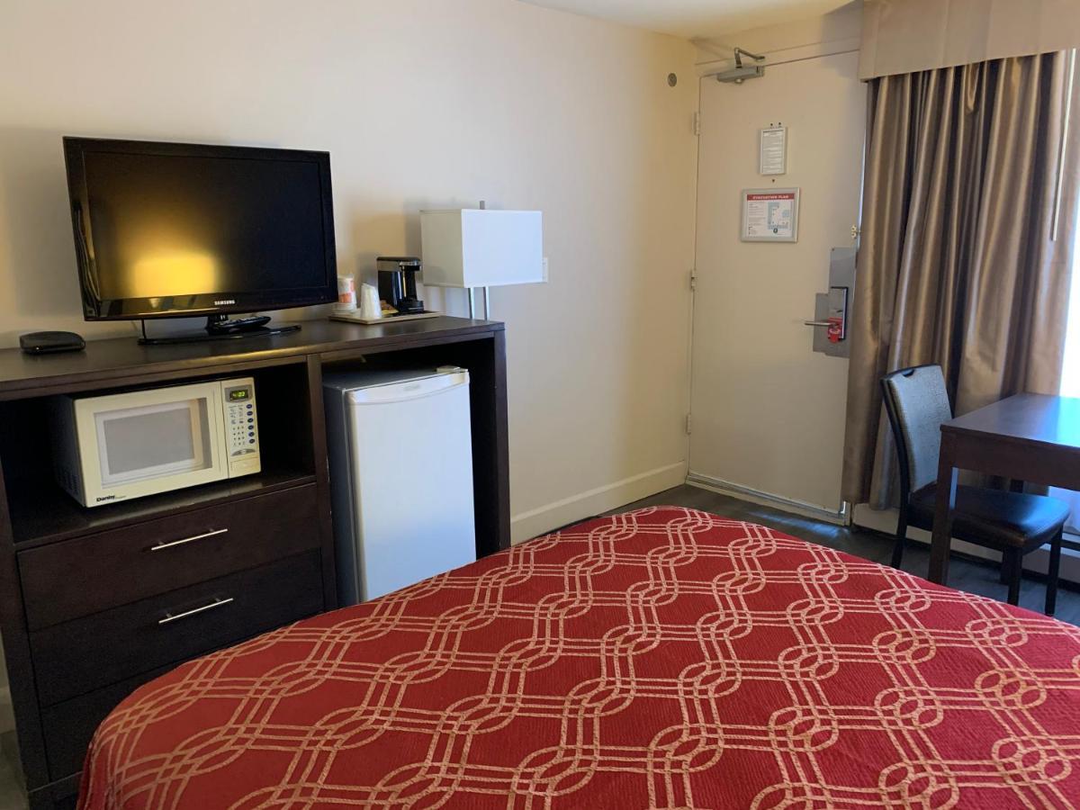 Econo Lodge Inn & Suites Летбридж Екстериор снимка