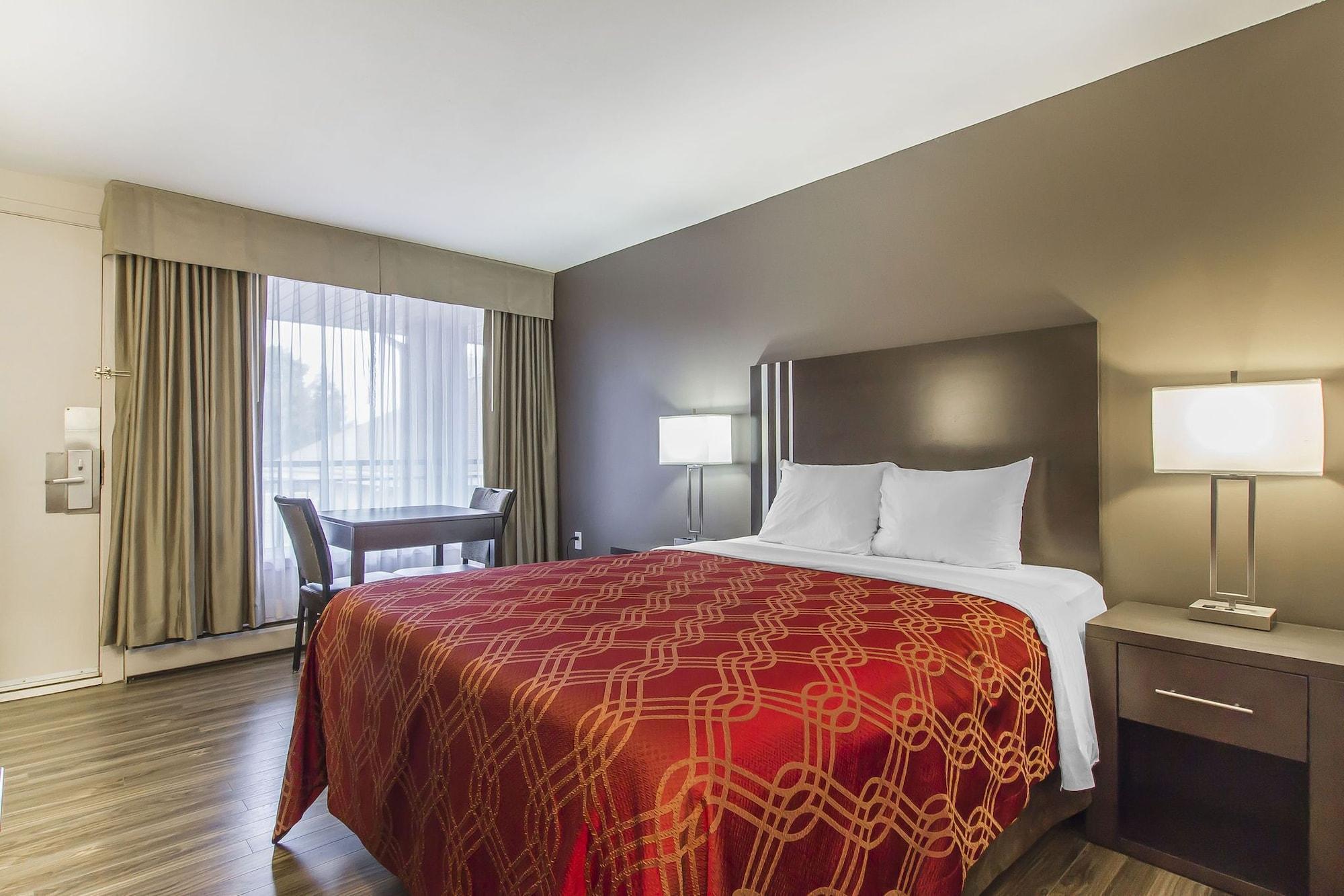 Econo Lodge Inn & Suites Летбридж Екстериор снимка