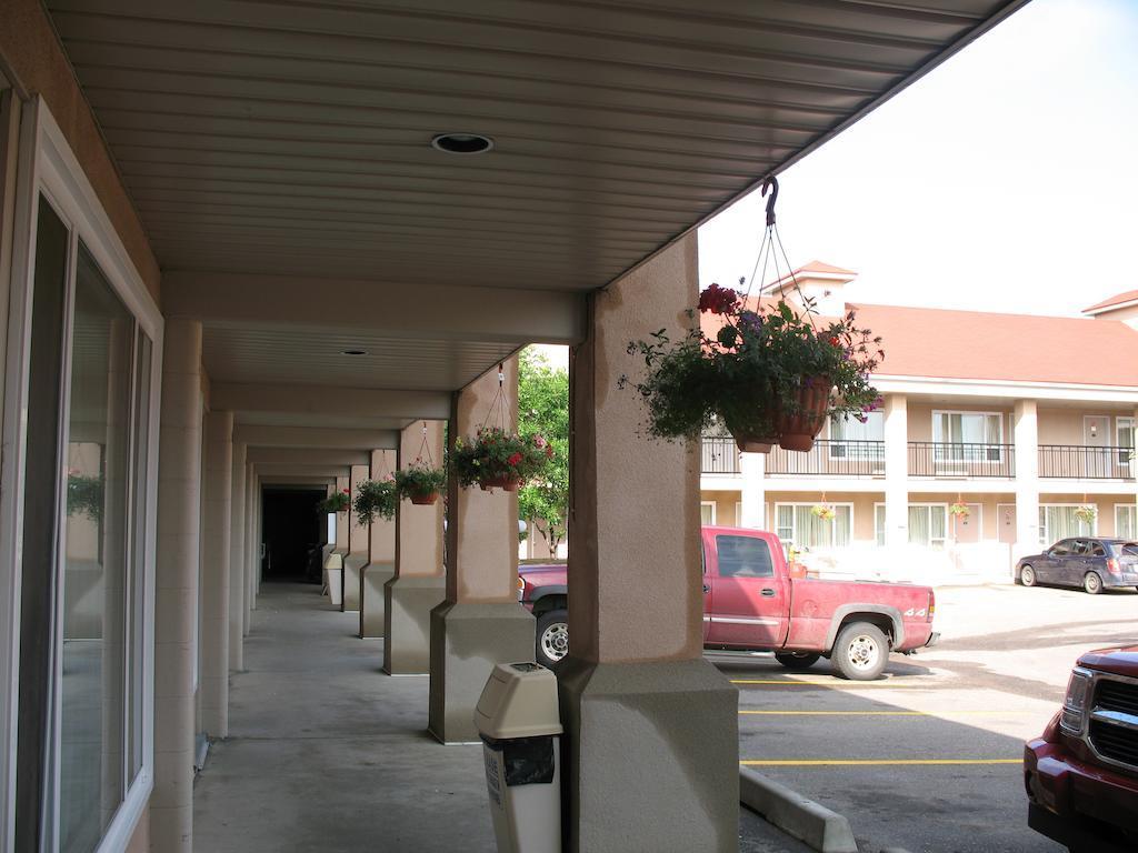 Econo Lodge Inn & Suites Летбридж Екстериор снимка