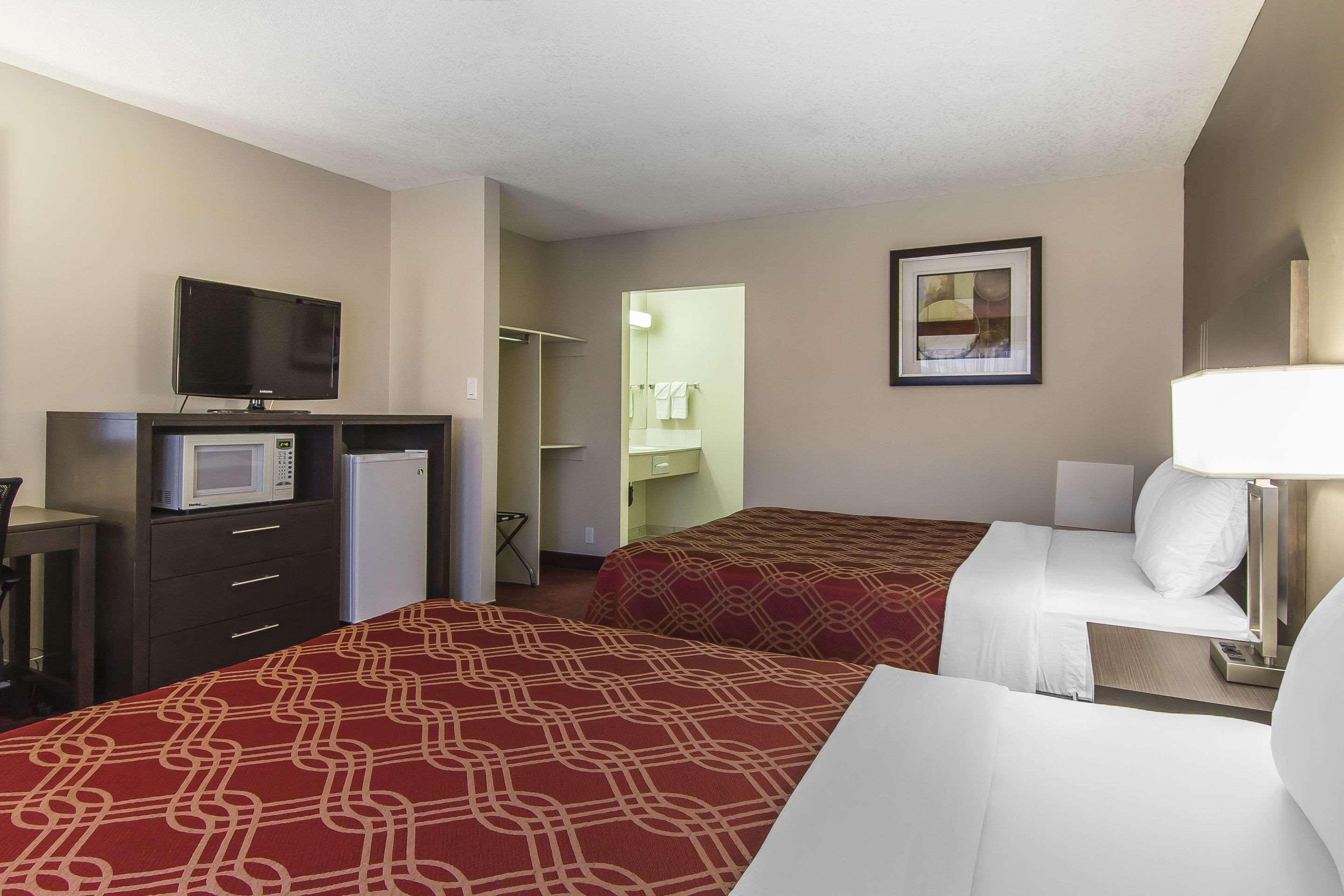 Econo Lodge Inn & Suites Летбридж Екстериор снимка