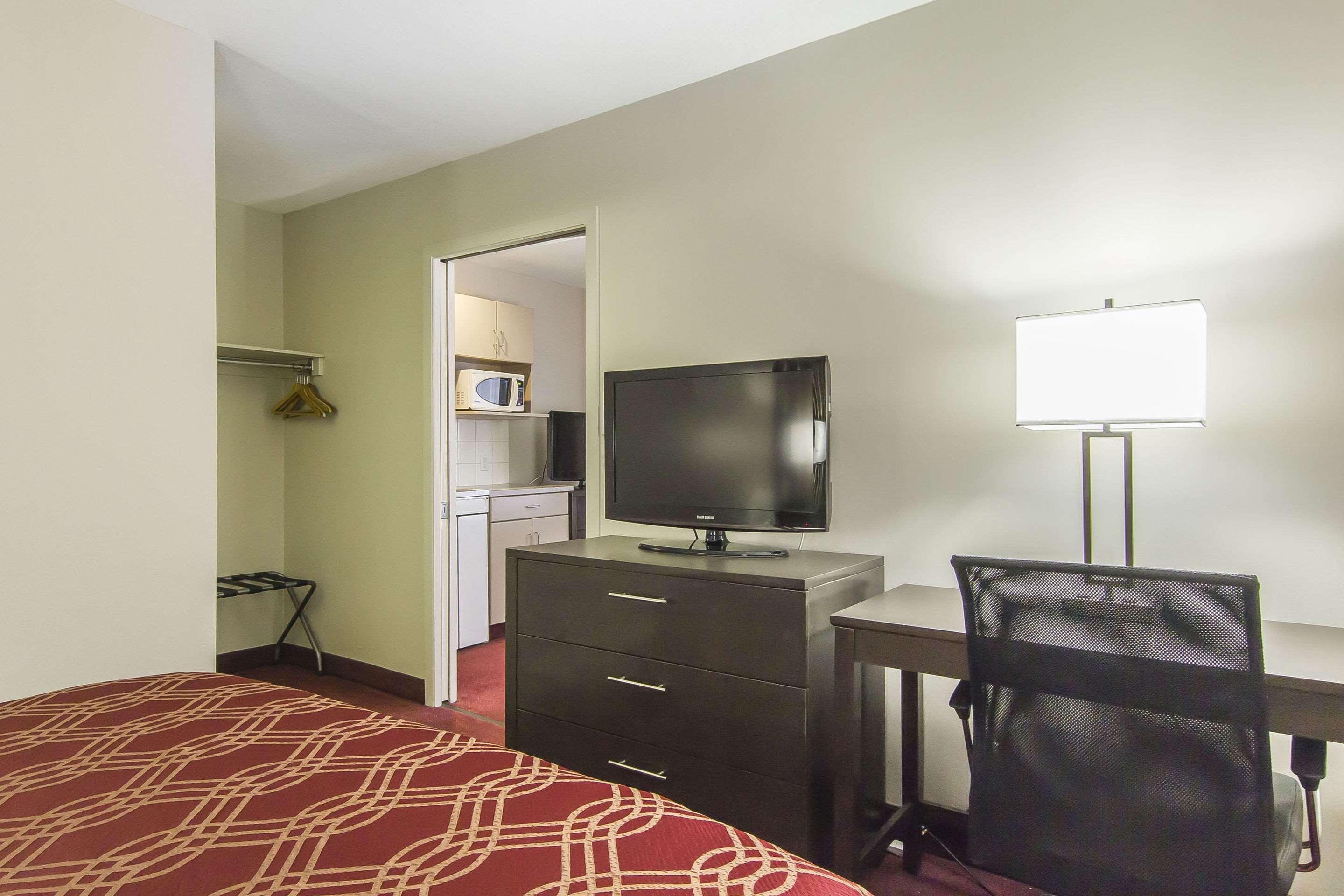 Econo Lodge Inn & Suites Летбридж Екстериор снимка