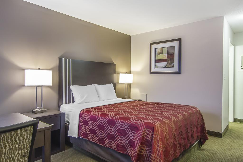 Econo Lodge Inn & Suites Летбридж Екстериор снимка