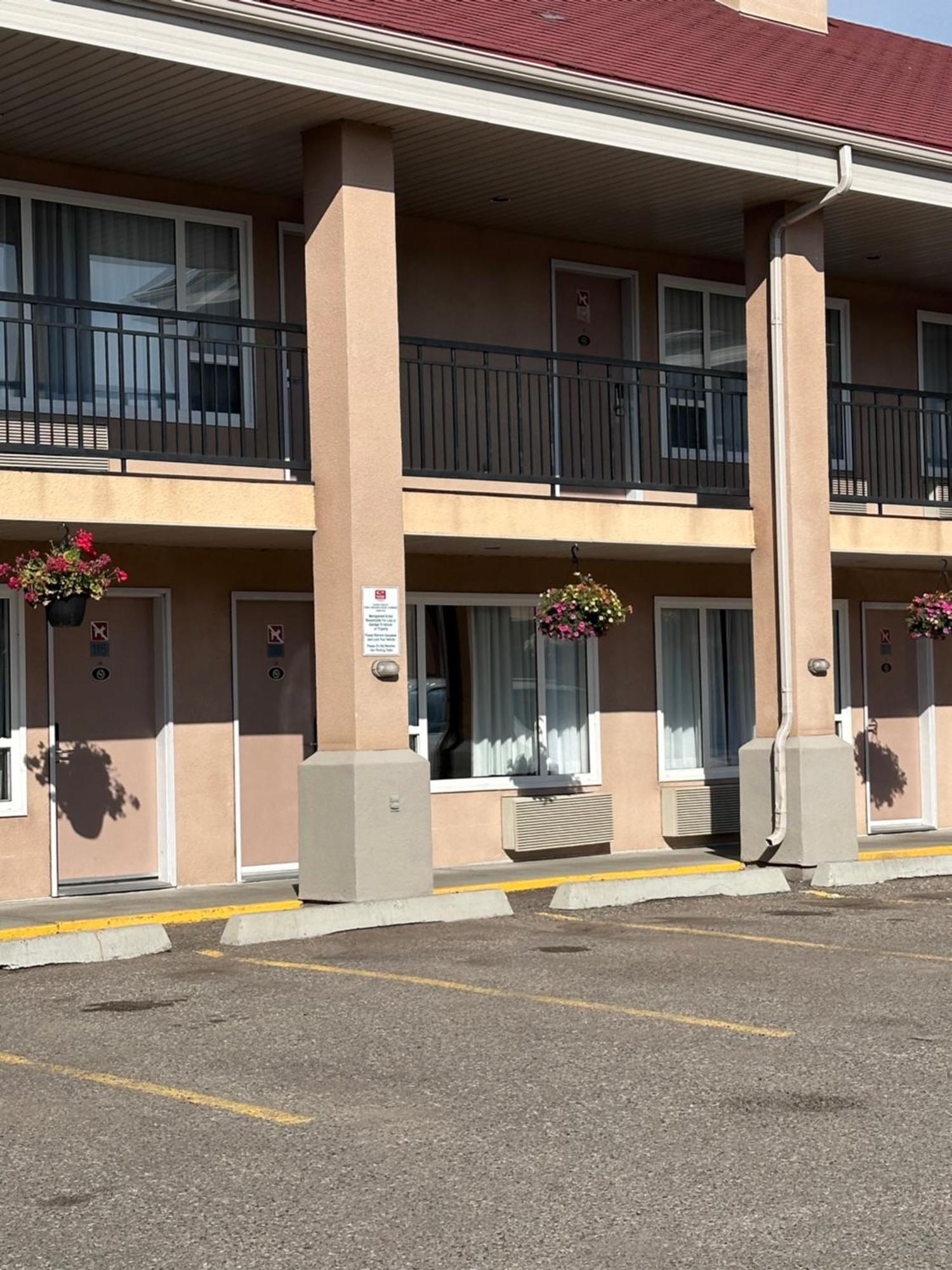Econo Lodge Inn & Suites Летбридж Екстериор снимка