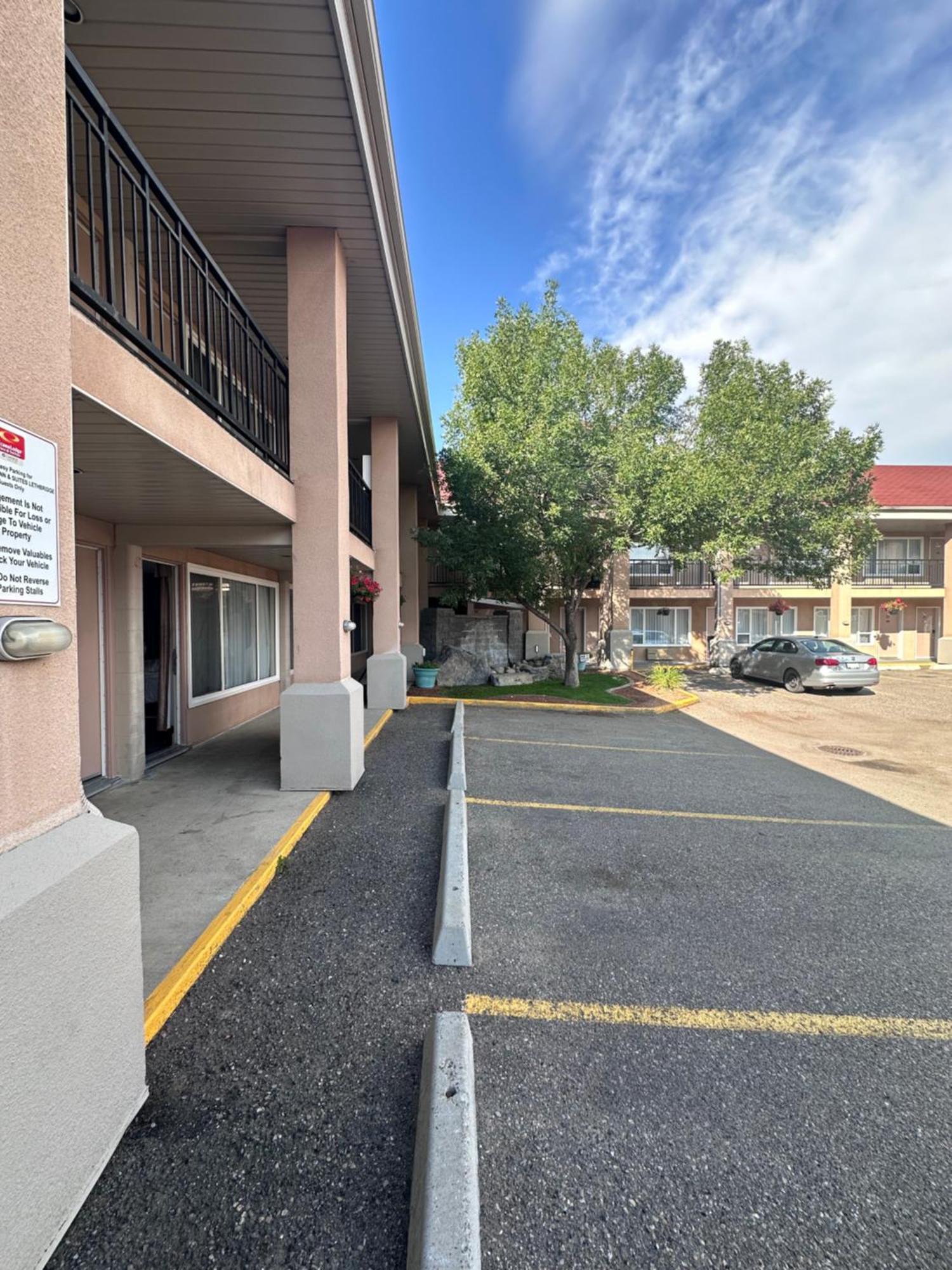 Econo Lodge Inn & Suites Летбридж Екстериор снимка