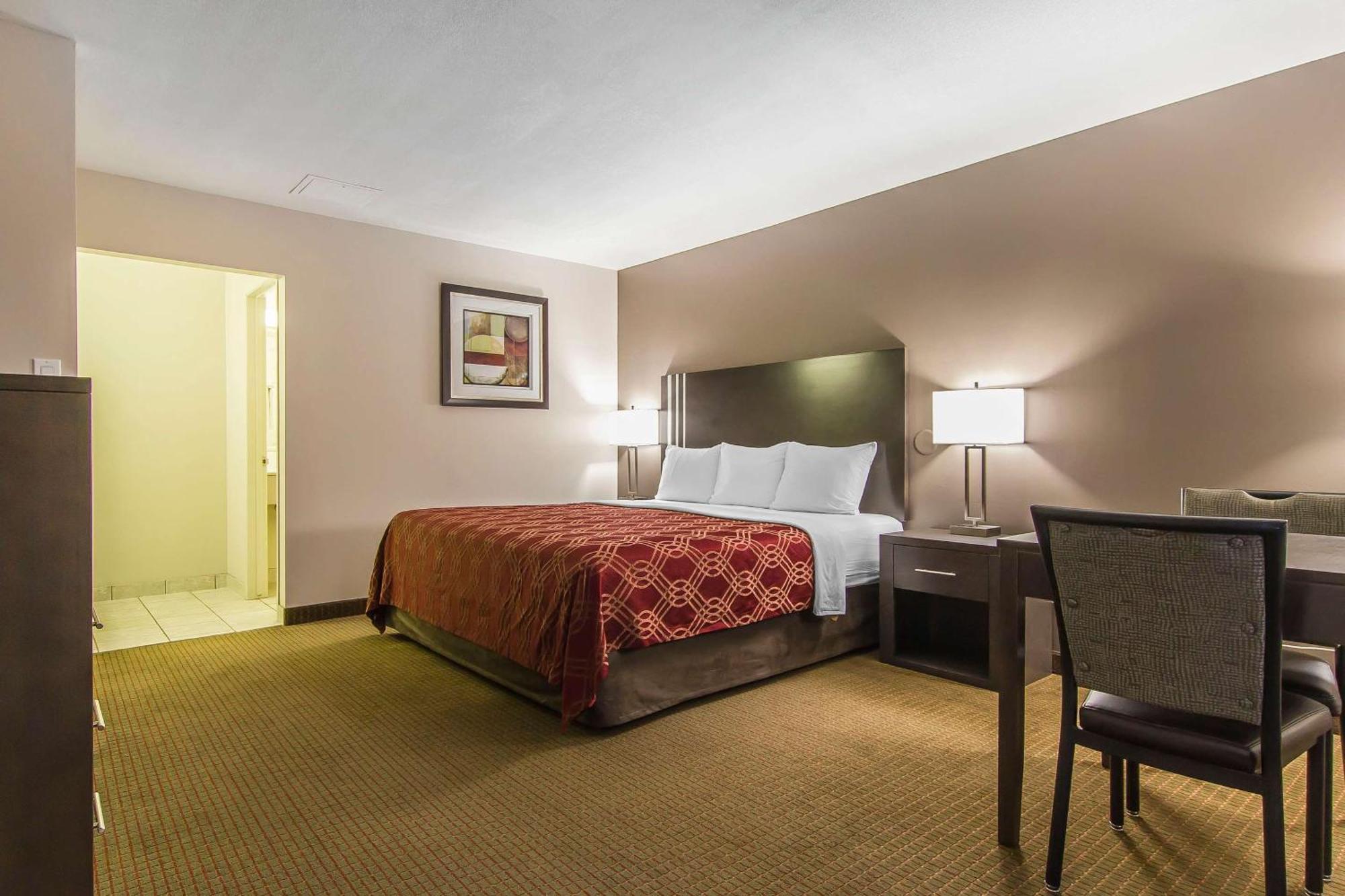 Econo Lodge Inn & Suites Летбридж Екстериор снимка