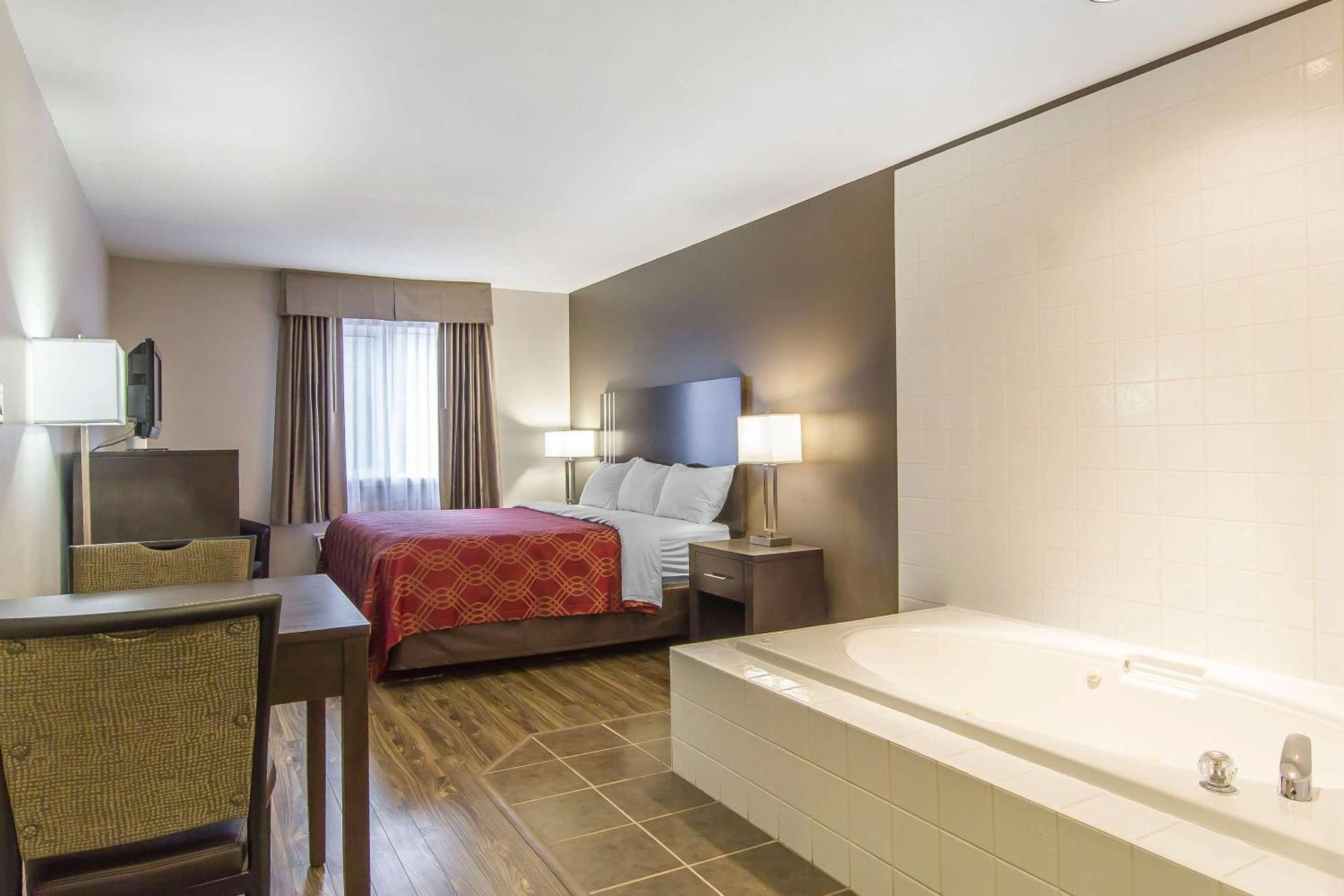 Econo Lodge Inn & Suites Летбридж Екстериор снимка