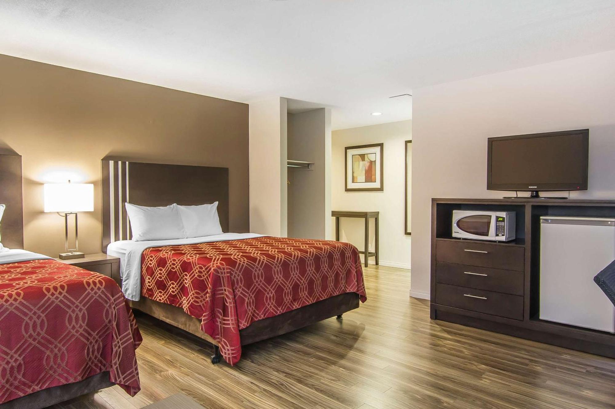Econo Lodge Inn & Suites Летбридж Екстериор снимка