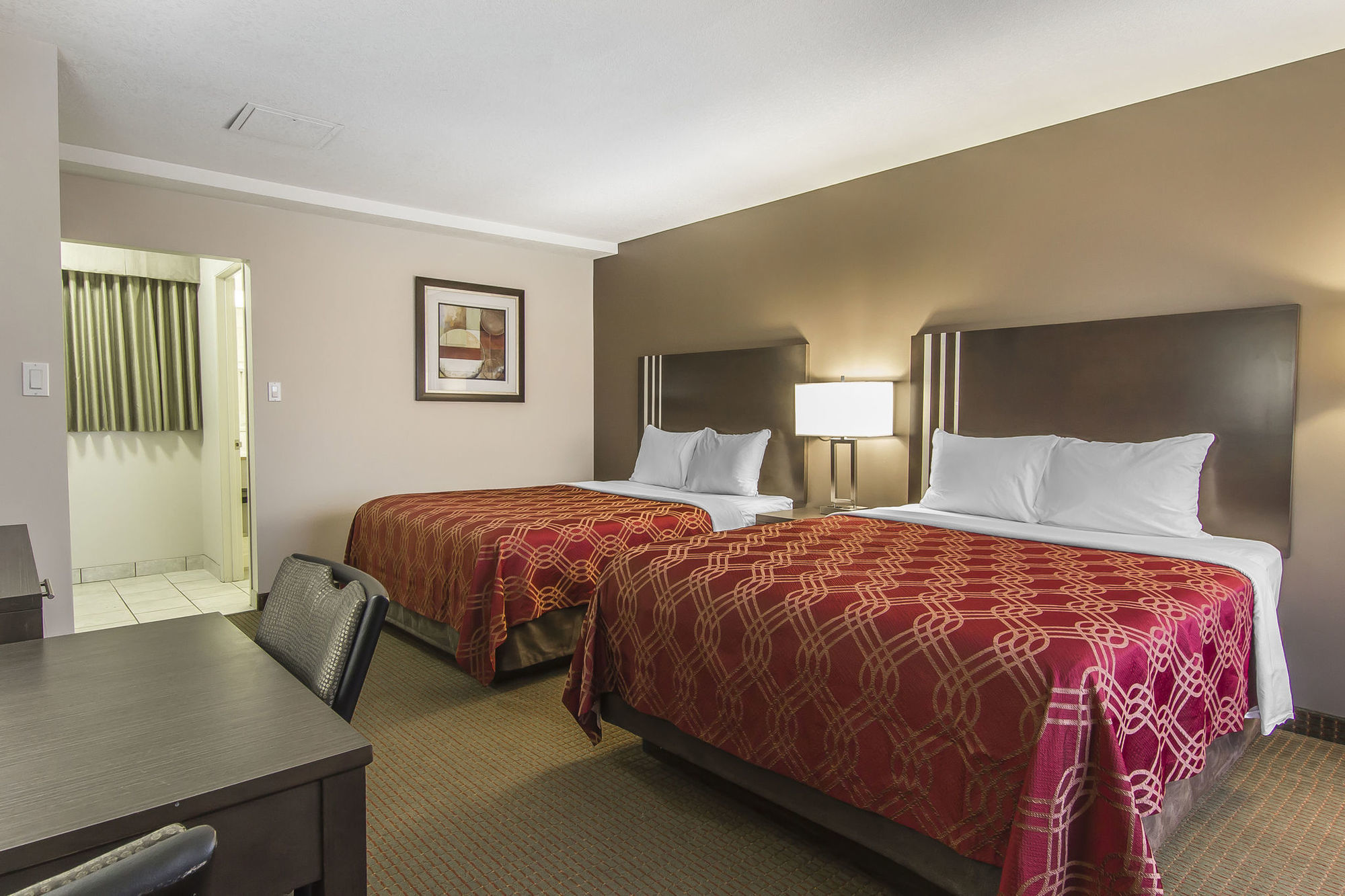 Econo Lodge Inn & Suites Летбридж Стая снимка