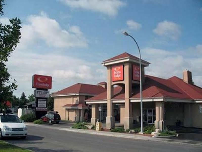 Econo Lodge Inn & Suites Летбридж Екстериор снимка
